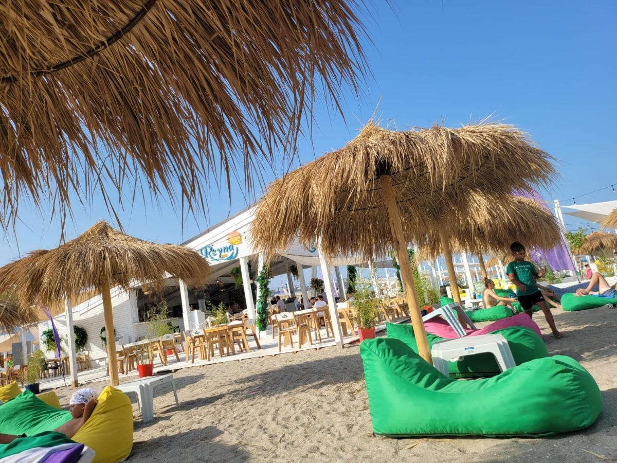 Reyna Apart Hotel Constanta Bagian luar foto